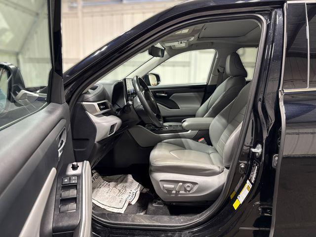 used 2021 Toyota Highlander car, priced at $29,000