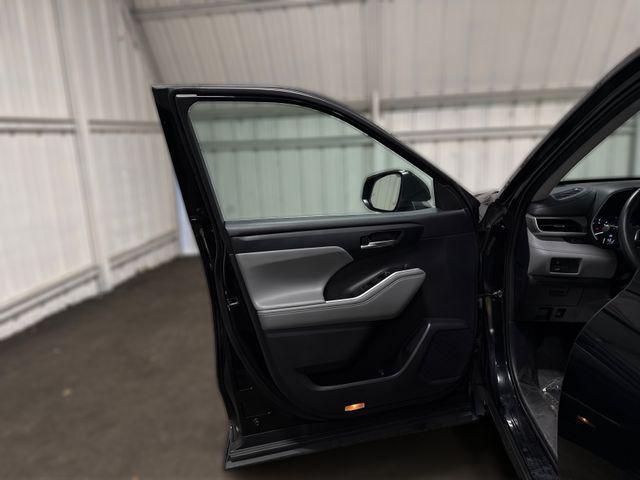 used 2021 Toyota Highlander car, priced at $29,000