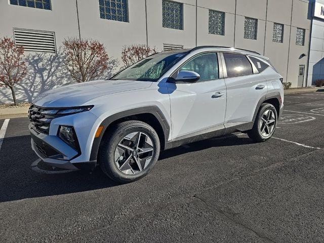 new 2025 Hyundai TUCSON Hybrid car, priced at $38,905