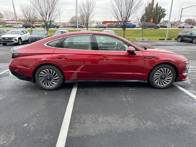 new 2025 Hyundai Sonata Hybrid car, priced at $39,640