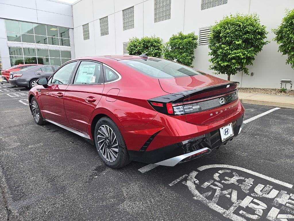 new 2025 Hyundai Sonata Hybrid car, priced at $33,738