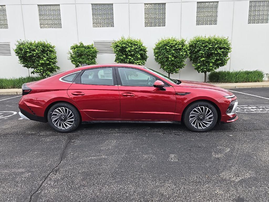 new 2025 Hyundai Sonata Hybrid car, priced at $33,738