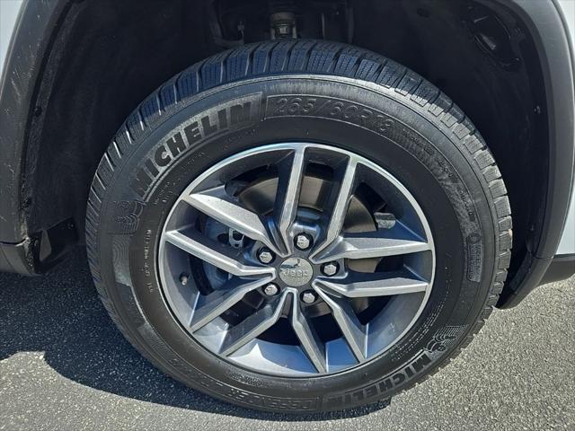used 2017 Jeep Grand Cherokee car, priced at $14,990
