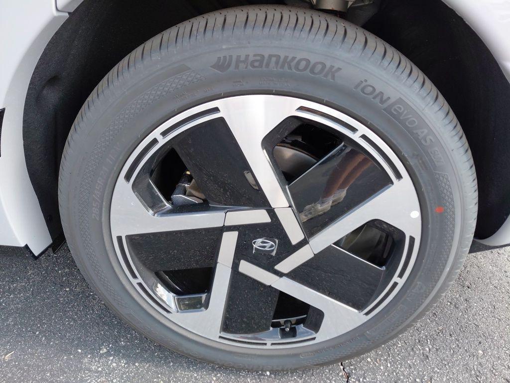 new 2026 Hyundai IONIQ 9 car, priced at $77,745