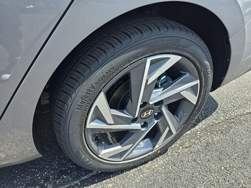 new 2025 Hyundai Elantra car, priced at $25,085