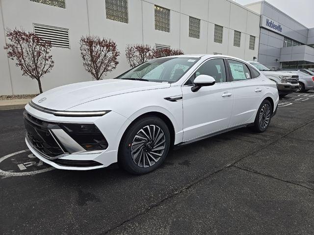 new 2025 Hyundai Sonata Hybrid car, priced at $33,405