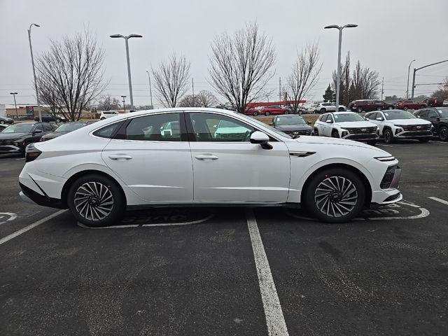 new 2025 Hyundai Sonata Hybrid car, priced at $33,405