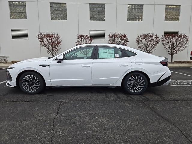 new 2025 Hyundai Sonata Hybrid car, priced at $33,405