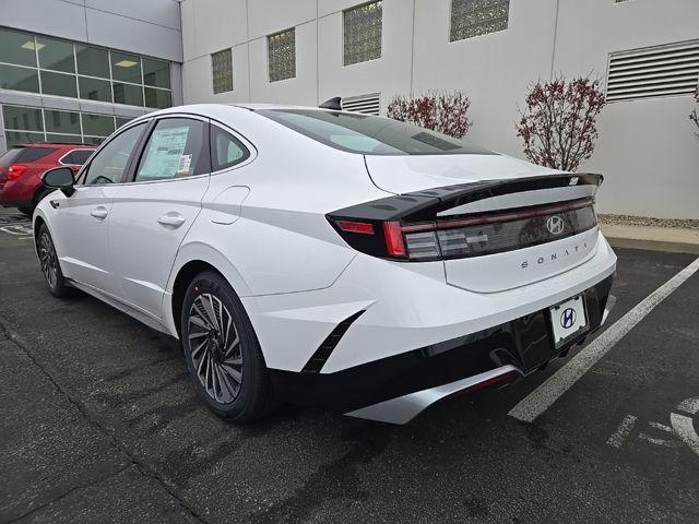 new 2025 Hyundai Sonata Hybrid car, priced at $33,405