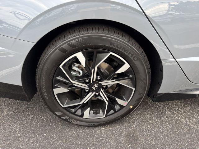 new 2025 Hyundai Sonata car, priced at $30,013