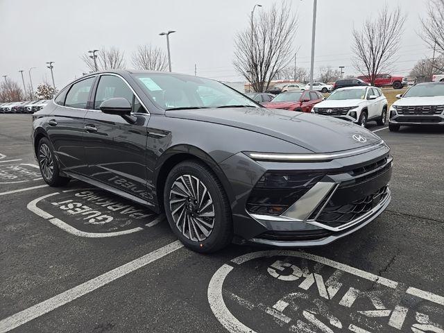 new 2025 Hyundai Sonata Hybrid car, priced at $32,905