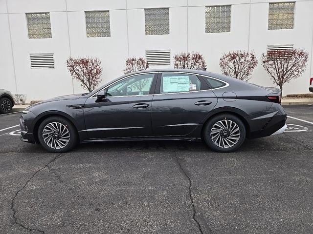 new 2025 Hyundai Sonata Hybrid car, priced at $32,905