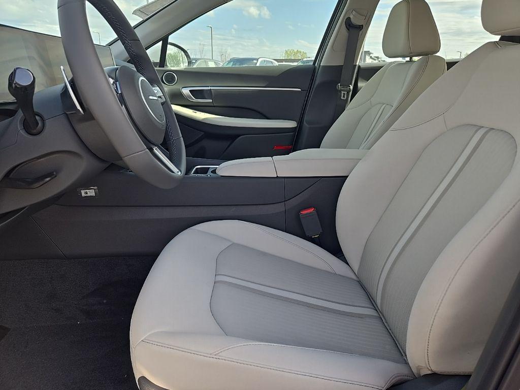 new 2025 Hyundai Sonata Hybrid car, priced at $33,510