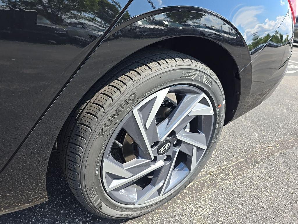 new 2025 Hyundai Elantra car, priced at $25,090