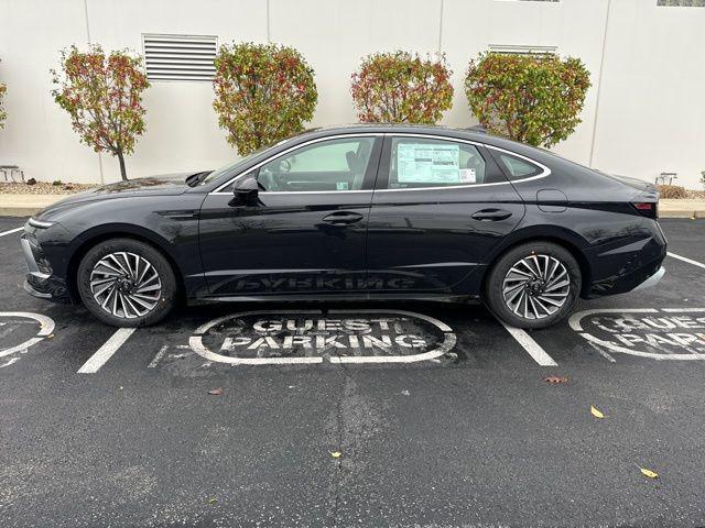 new 2025 Hyundai Sonata Hybrid car, priced at $39,115