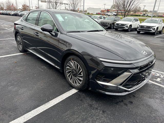 new 2025 Hyundai Sonata Hybrid car, priced at $39,115