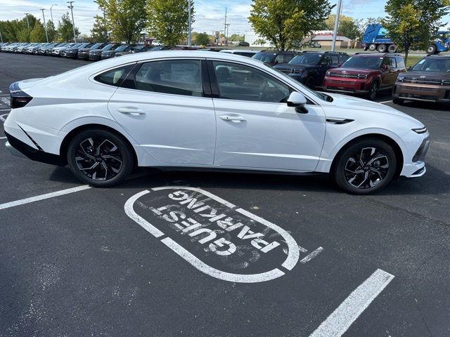 new 2024 Hyundai Sonata Hybrid car, priced at $33,125