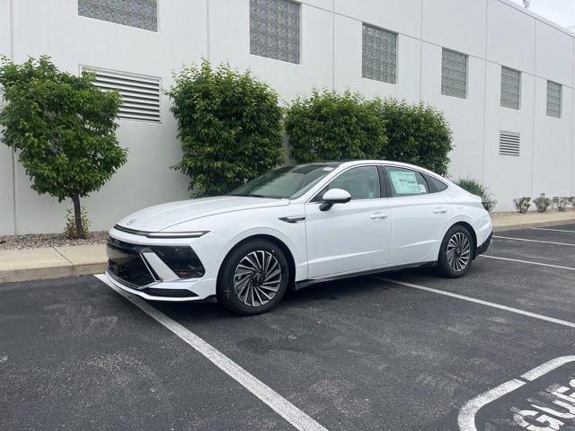 new 2025 Hyundai Sonata Hybrid car, priced at $39,960