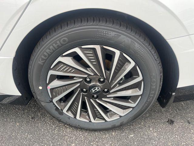 new 2025 Hyundai Sonata Hybrid car, priced at $39,960