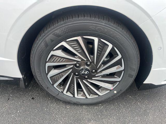 new 2025 Hyundai Sonata Hybrid car, priced at $39,960