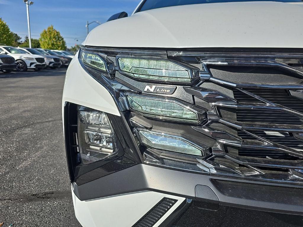 new 2025 Hyundai TUCSON Hybrid car, priced at $40,900