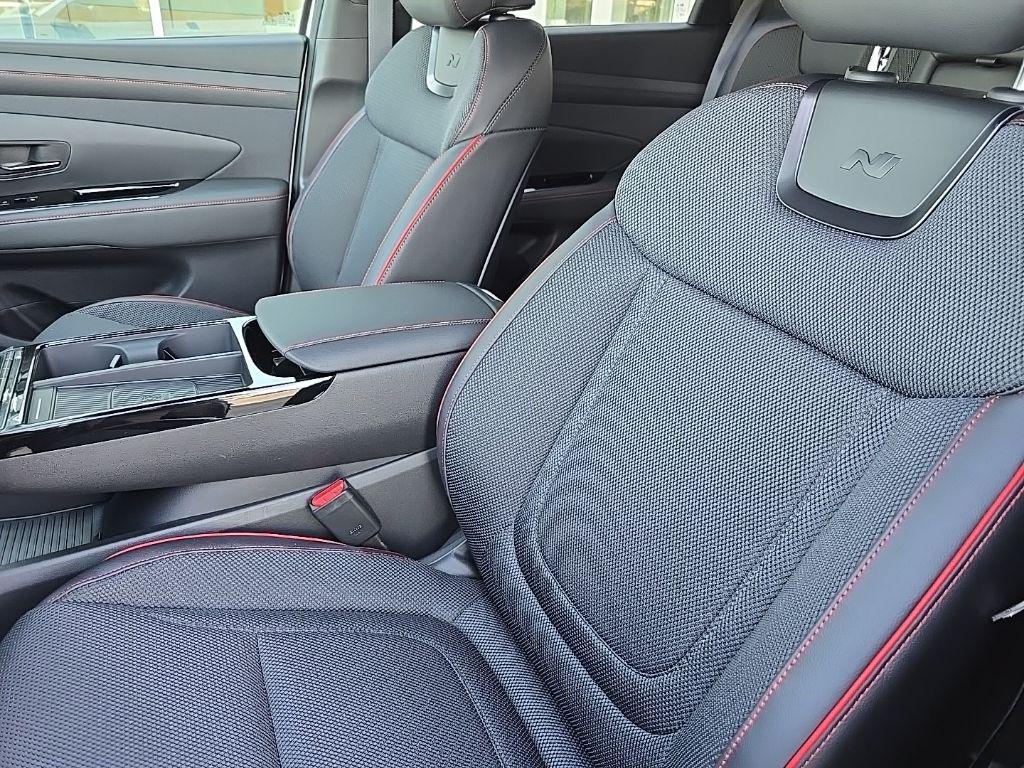 new 2025 Hyundai TUCSON Hybrid car, priced at $40,900