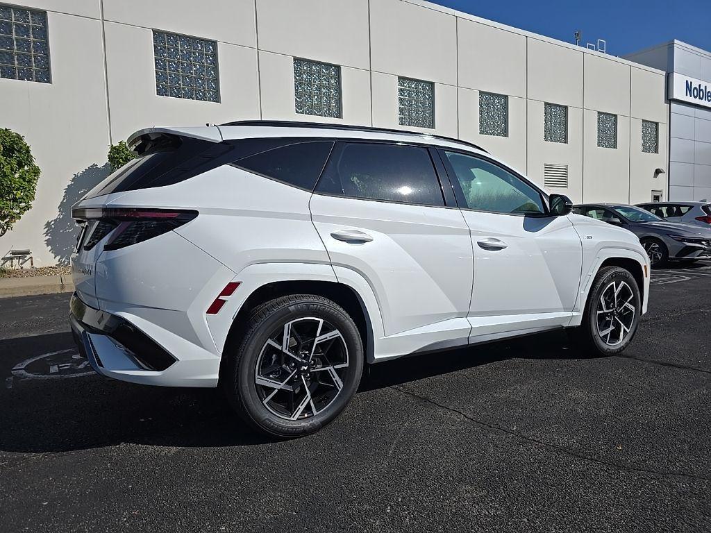 new 2025 Hyundai TUCSON Hybrid car, priced at $40,900