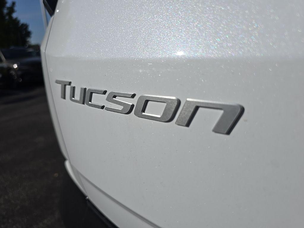 new 2025 Hyundai TUCSON Hybrid car, priced at $40,900