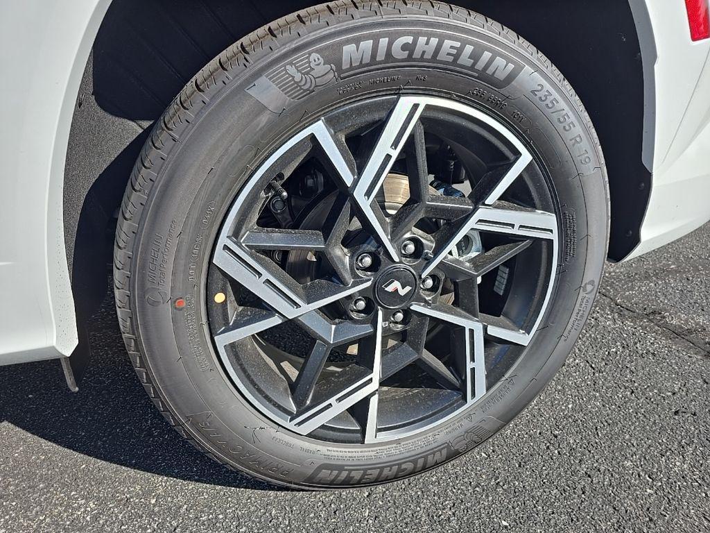 new 2025 Hyundai TUCSON Hybrid car, priced at $40,900