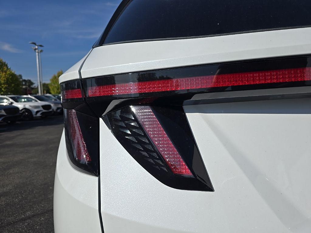 new 2025 Hyundai TUCSON Hybrid car, priced at $40,900