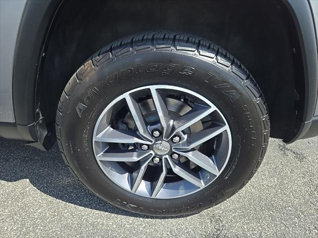 used 2018 Jeep Grand Cherokee car, priced at $15,524