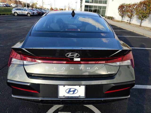 new 2025 Hyundai Elantra car, priced at $31,090