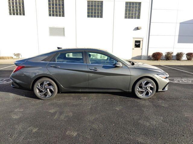 new 2025 Hyundai Elantra car, priced at $31,090