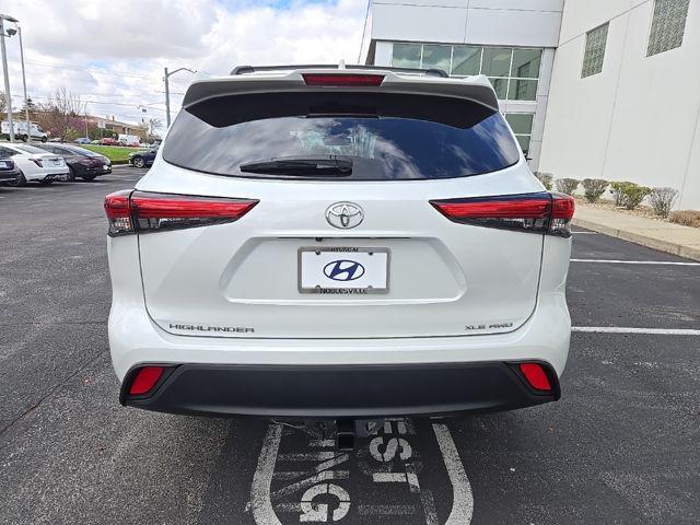 used 2022 Toyota Highlander car, priced at $38,900