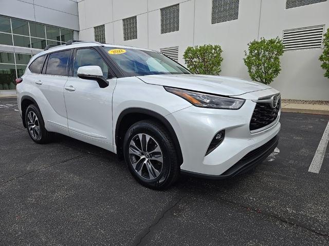used 2022 Toyota Highlander car, priced at $38,900