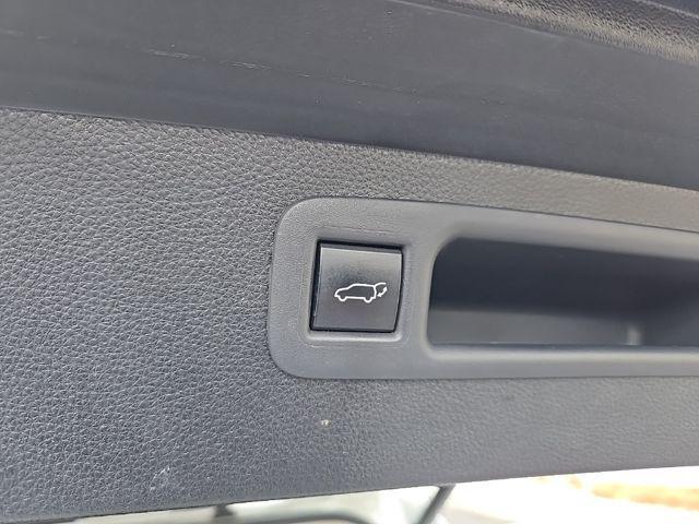 used 2022 Toyota Highlander car, priced at $38,900