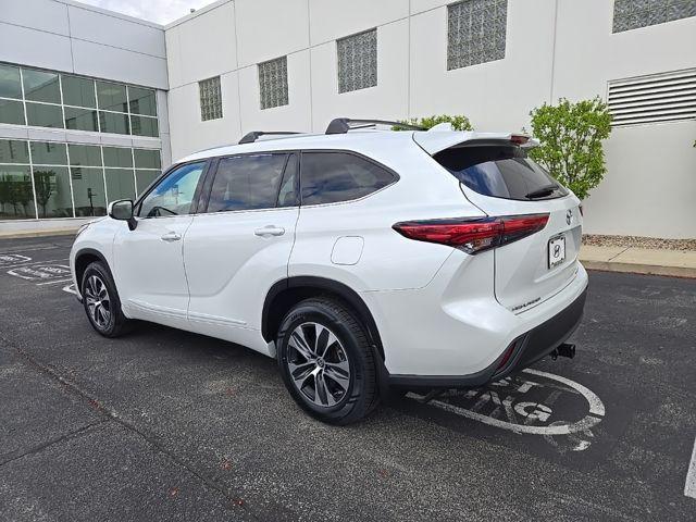 used 2022 Toyota Highlander car, priced at $38,900