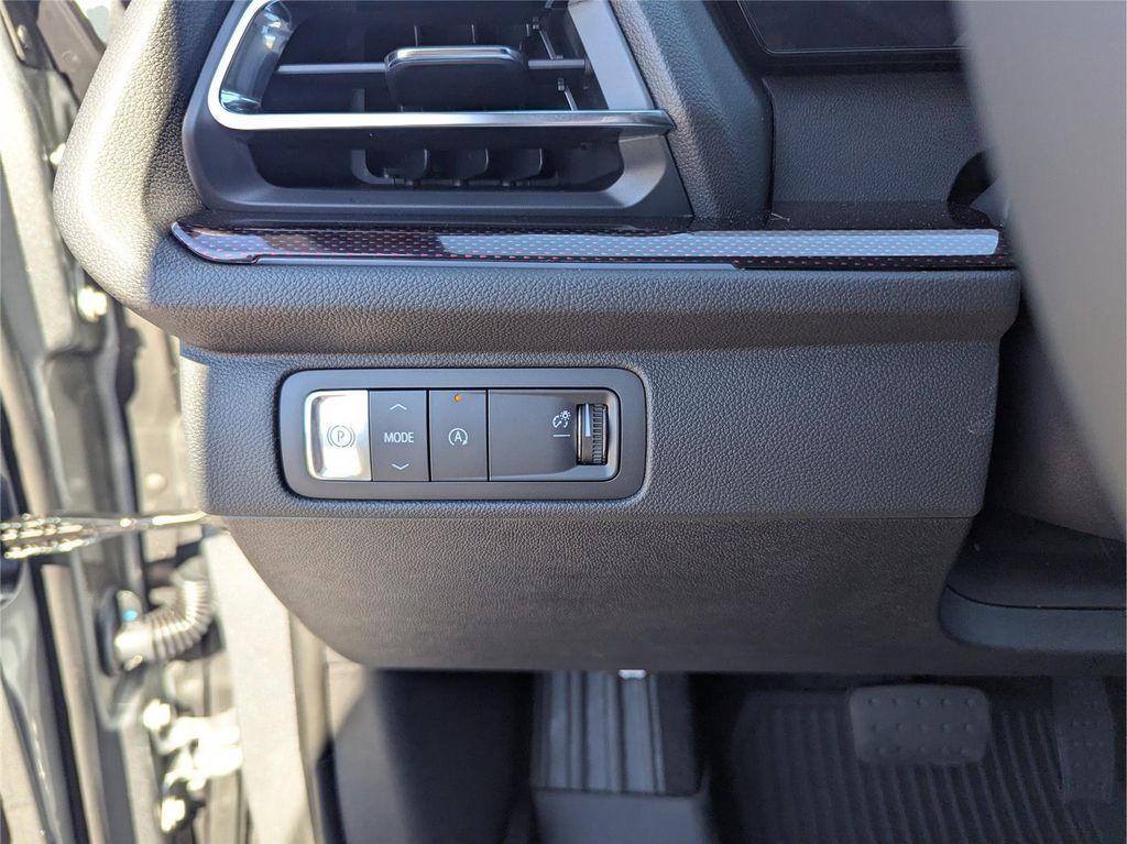 new 2026 Chevrolet Traverse car, priced at $56,375