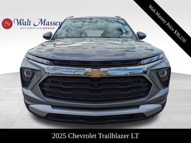 new 2025 Chevrolet TrailBlazer car, priced at $30,210