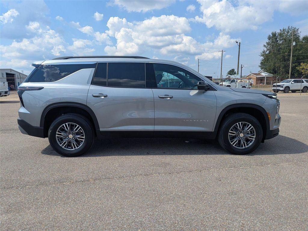 new 2026 Chevrolet Traverse car, priced at $43,336