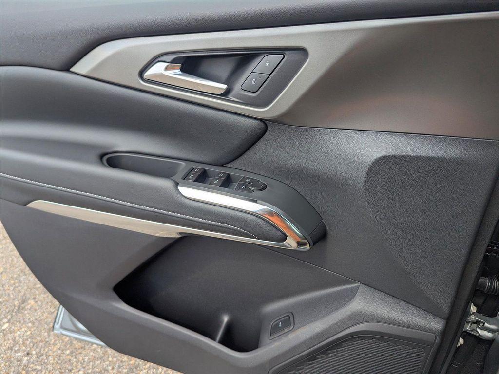 new 2026 Chevrolet Traverse car, priced at $43,336
