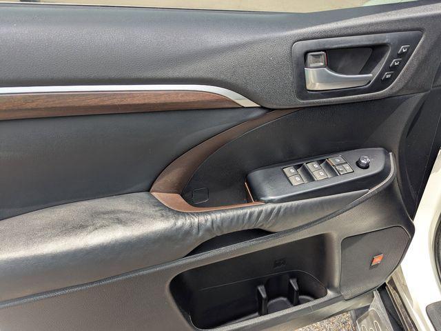 used 2014 Toyota Highlander car, priced at $12,765