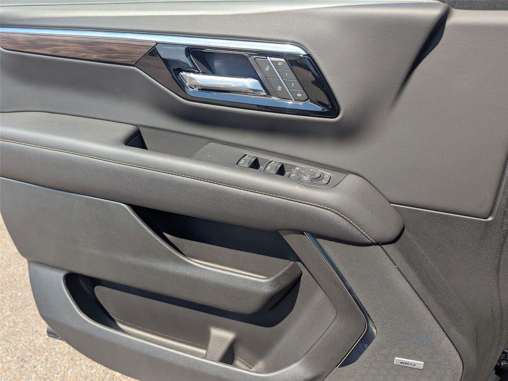 new 2025 Chevrolet Suburban car, priced at $73,992