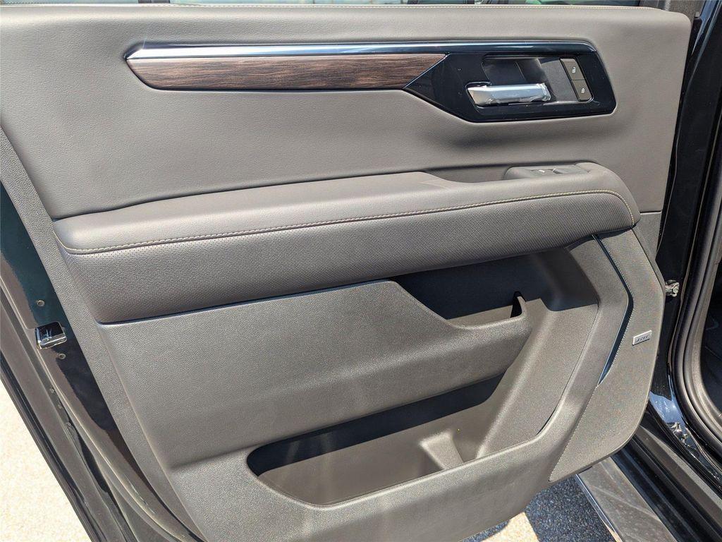 new 2025 Chevrolet Suburban car, priced at $73,992