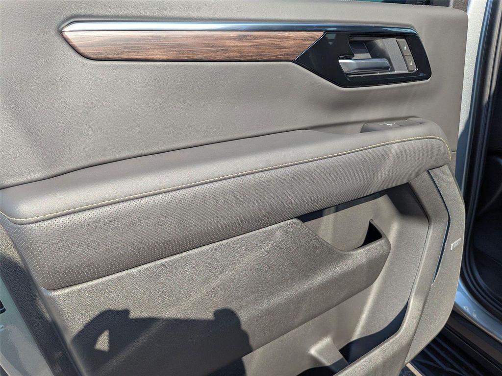 new 2025 Chevrolet Suburban car, priced at $70,915