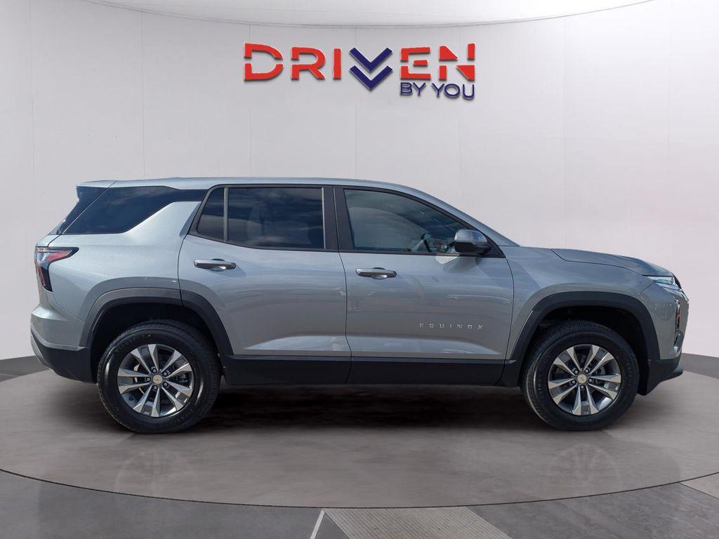 new 2026 Chevrolet Equinox car, priced at $29,738
