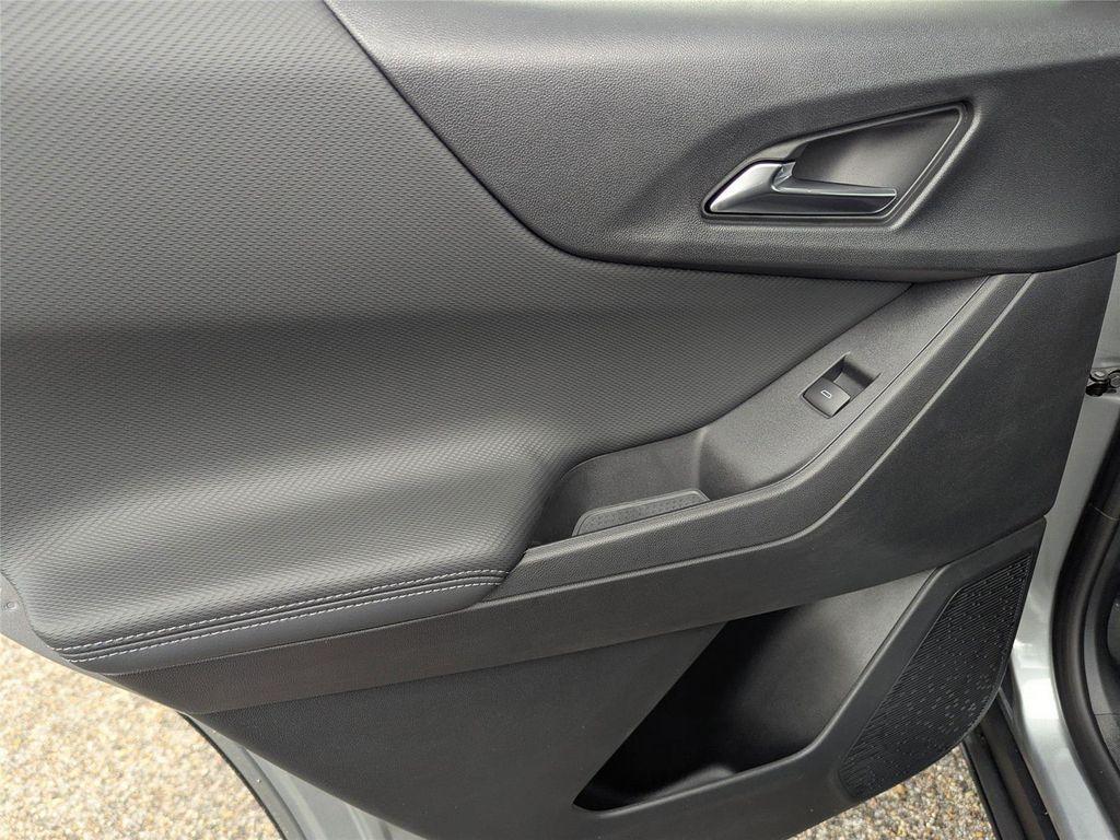 new 2026 Chevrolet Equinox car, priced at $33,104