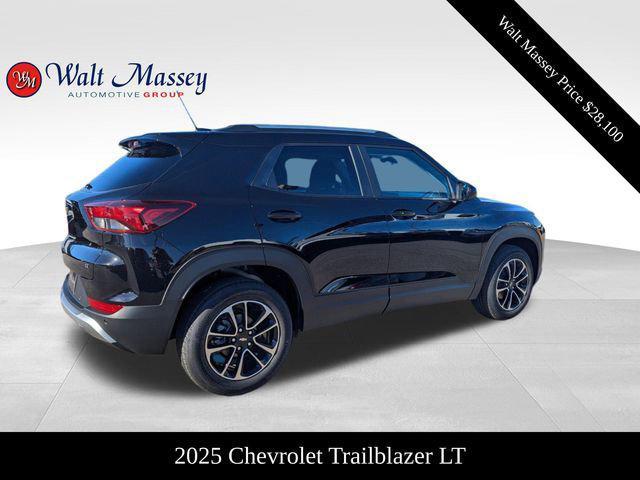 new 2025 Chevrolet TrailBlazer car, priced at $28,100