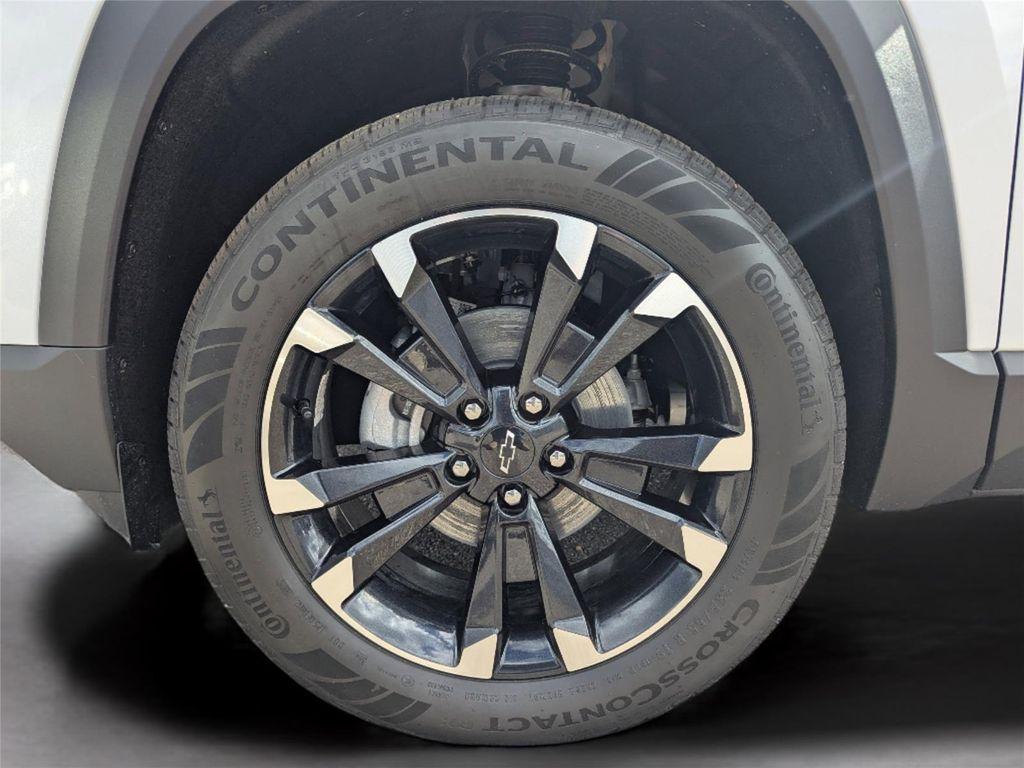 new 2026 Chevrolet Equinox car, priced at $37,033