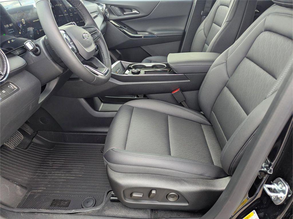 new 2026 Chevrolet Equinox car, priced at $32,555